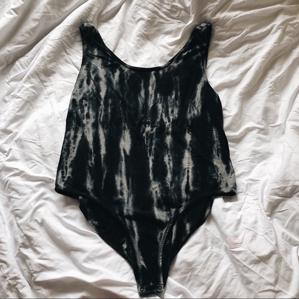 ✨NWOT✨ Dark Tie Dye BodySuit